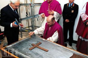 Burying John Paul II.jpg